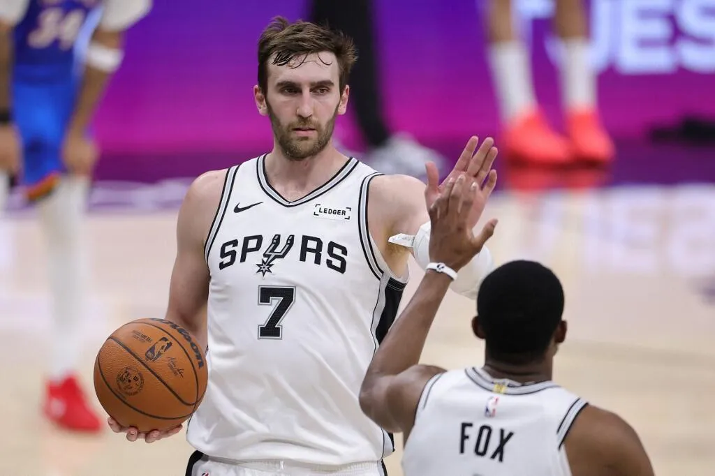 Luke Kornet Rayu LeBron Gabung ke Spurs Lewat Voice Note - sumber: (mainbasket)