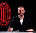 Mario Gila Terharu Saat Menonton Video Sambutan di Ruang Trofi Milan