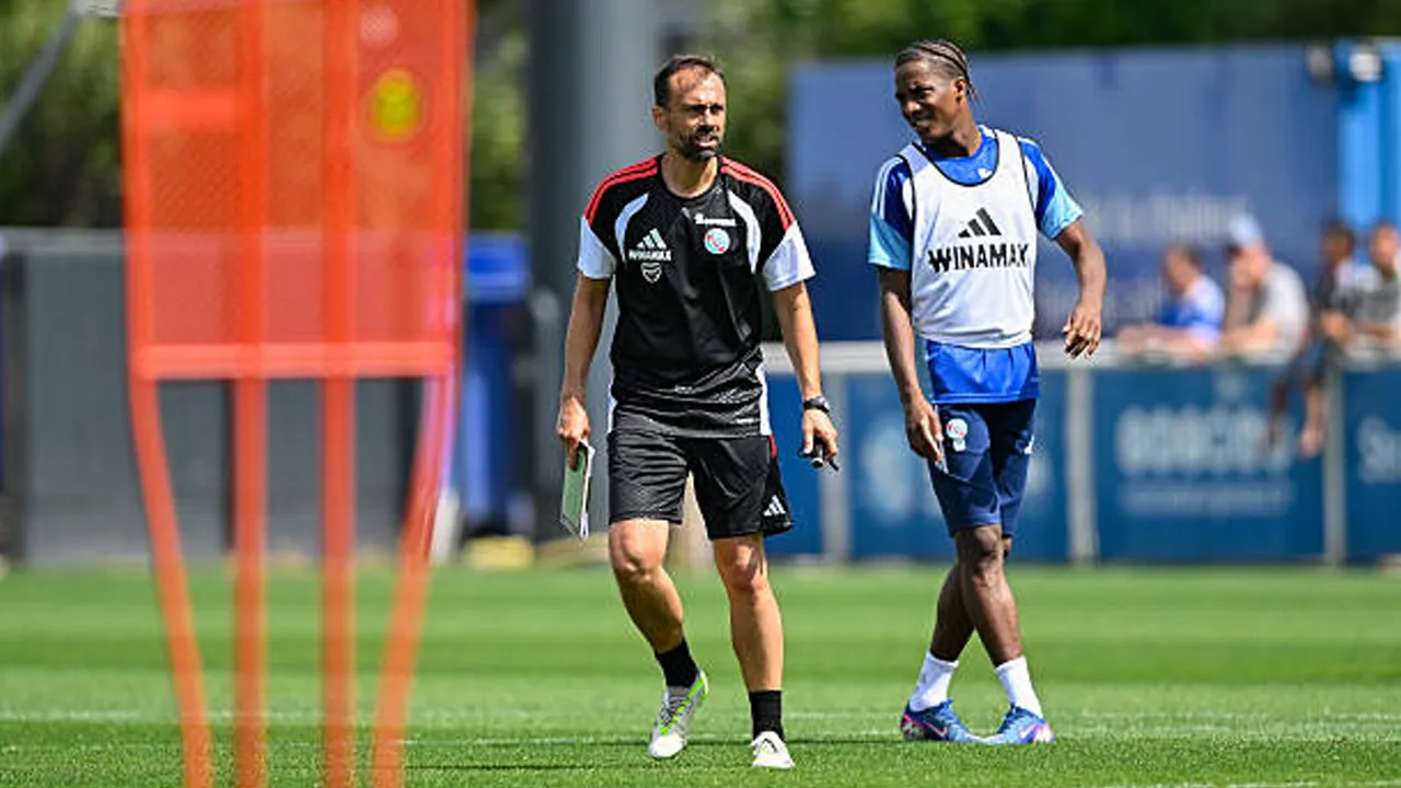 Resmi Jadi Pelatih Kepala, Hugo Oliveira Bertekad Lanjutkan Tren Positif Strasbourg