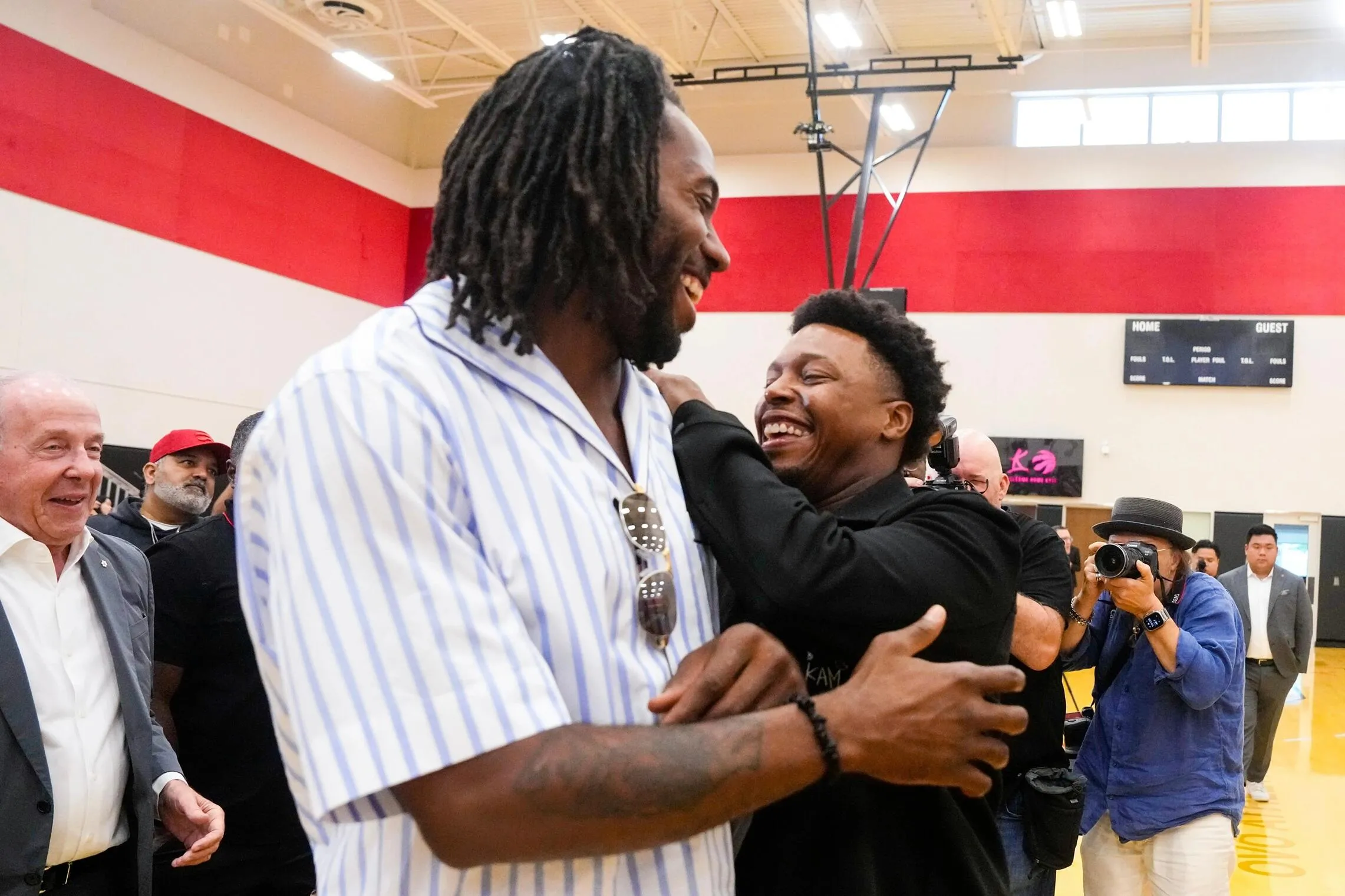 Toronto Raptors Yakin Pertukaran Kawhi Leonard Terealisasi - sumber: (mainbasket)