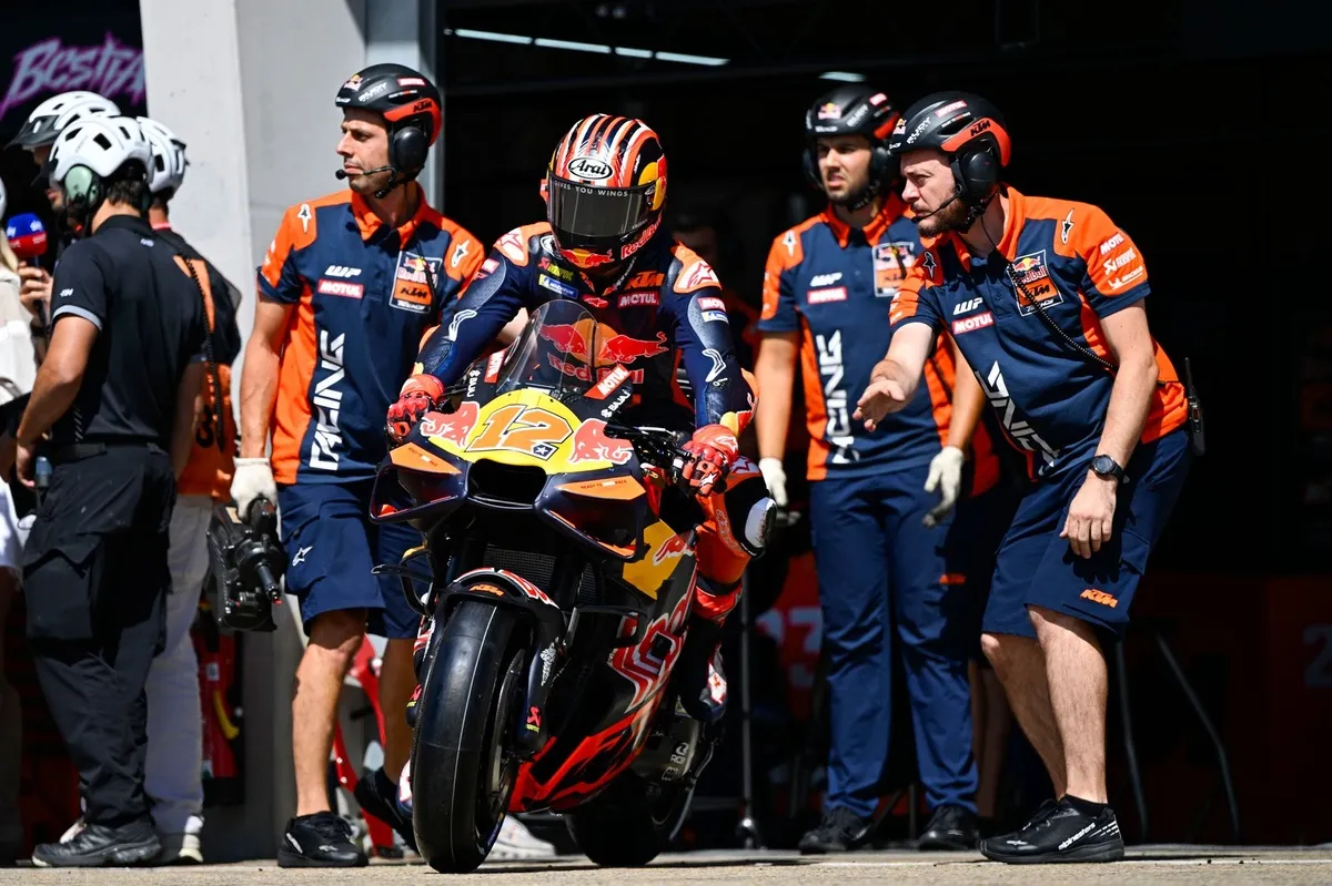 Vinales: Butuh Dukungan Tim, Hanya Dapat Kritik - sumber: (motorsport)