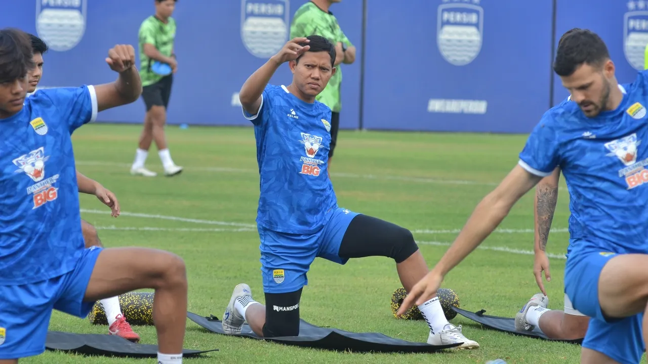 Gelandang Persib, Adam Alis