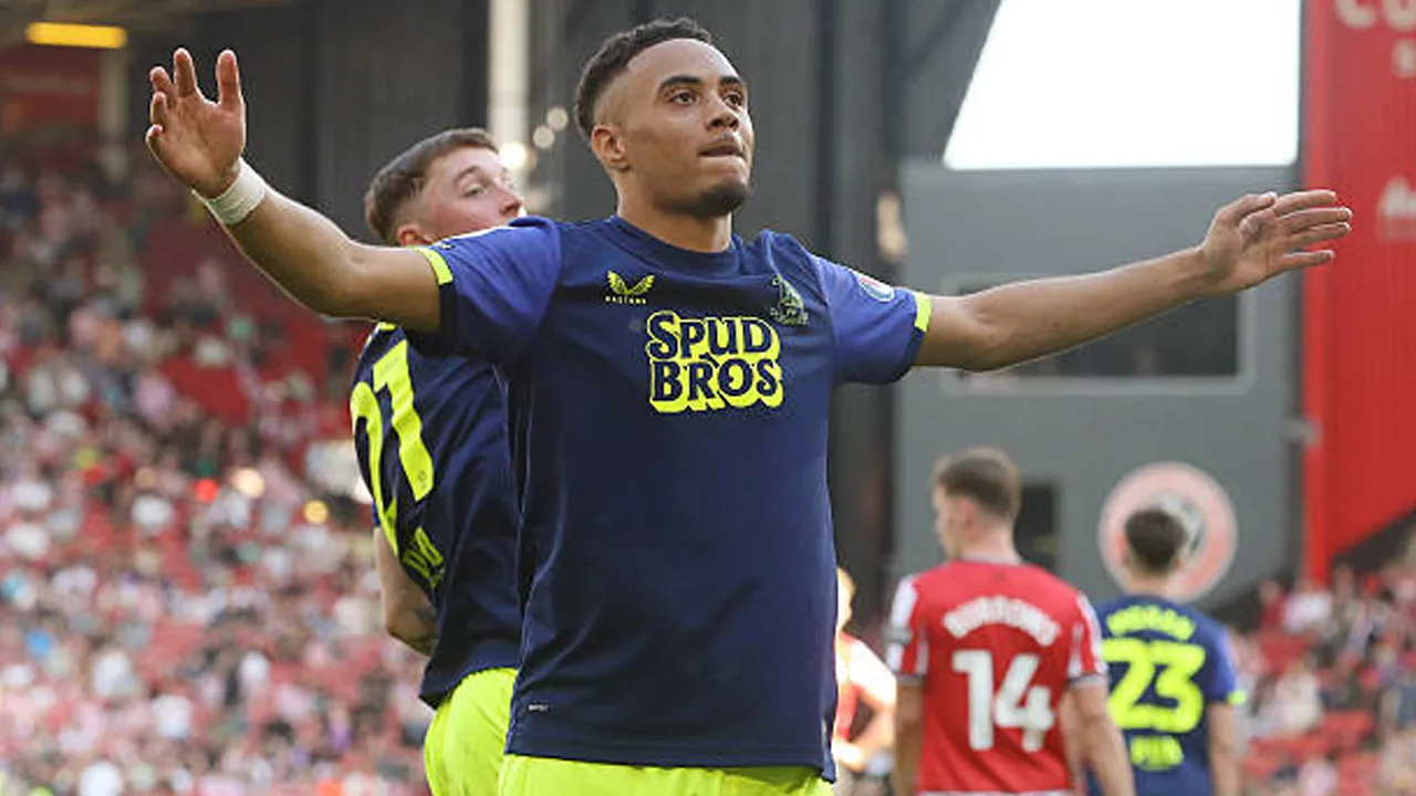Aston Villa Lepas Lewis Dobbin, Southampton Menangkan Persaingan Transfer