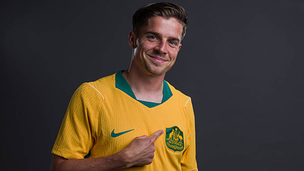 Cammy Devlin Tinggalkan Hearts, Gelandang Australia Gabung Rangers