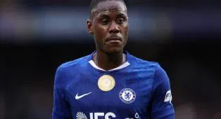 Inter dan Como Tolak Harga Tinggi, Chelsea Khawatirkan Masa Depan Chalobah