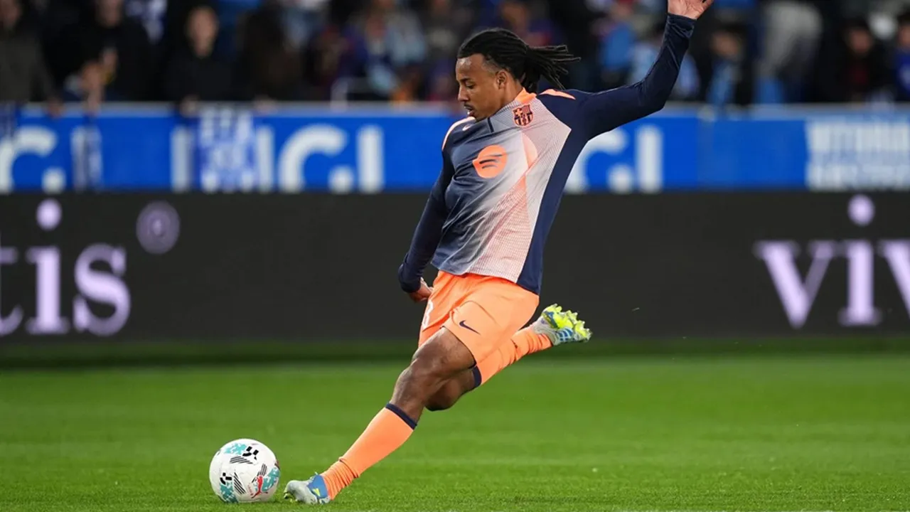 Jules Kounde Pilih Bertahan dengan Barcelona, Tolak Bayern Muenchen