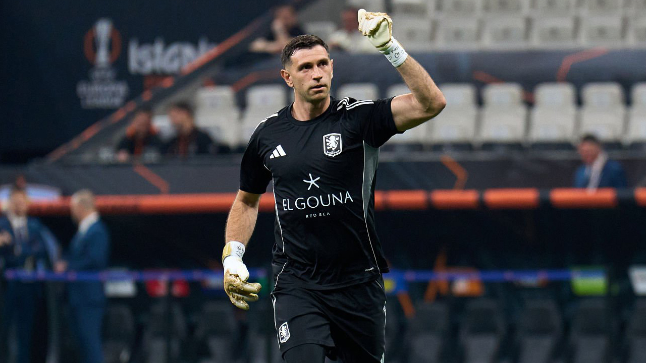 Juventus Siapkan Alternatif Jika Gagal Rekrut Emiliano Martinez