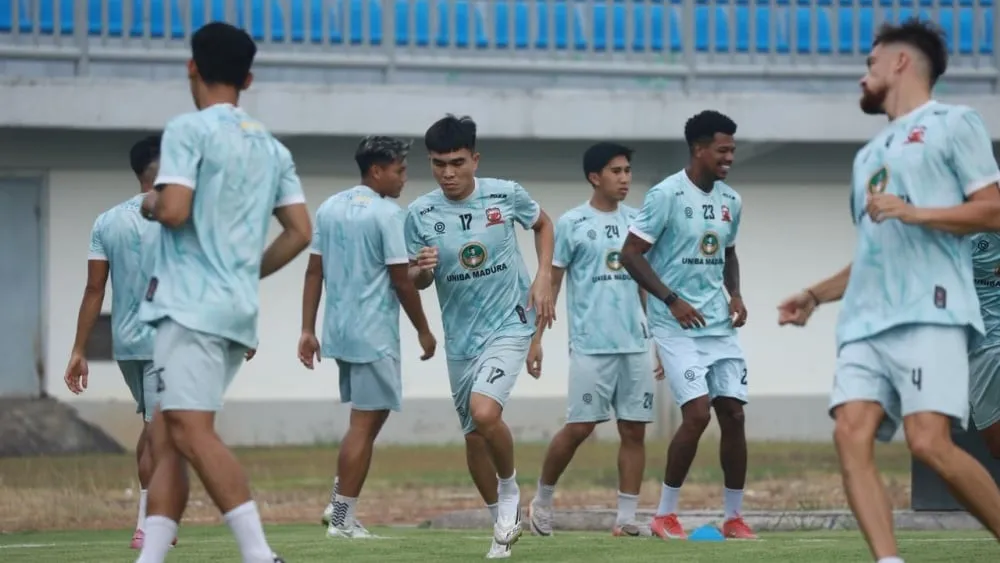 Madura United Dorong Pemain Tingkatkan Latihan Mandiri Sebelum Mulai Sesi Tim - sumber: (ileagueid)