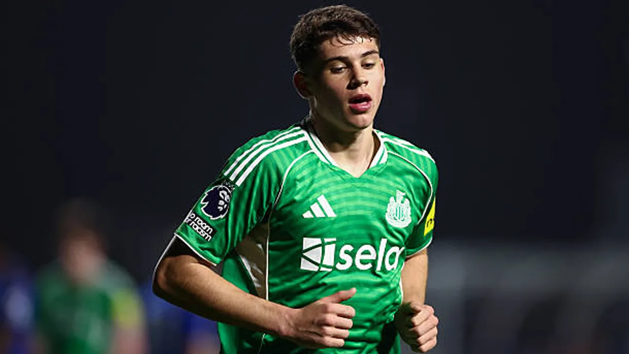 Mason Miley Teken Kontrak Profesional Pertama Bersama Newcastle United
