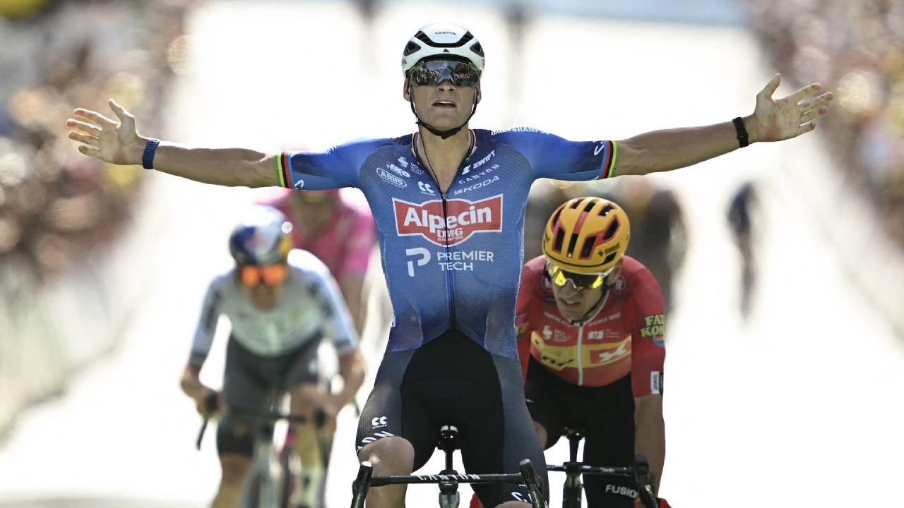 Mathieu van der Poel Menang, Tadej Pogacar Tetap Pimpin Tour de France