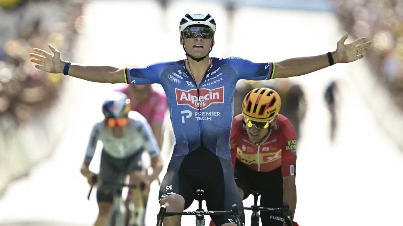 Mathieu van der Poel Menang, Tadej Pogacar Tetap Pimpin Tour de France