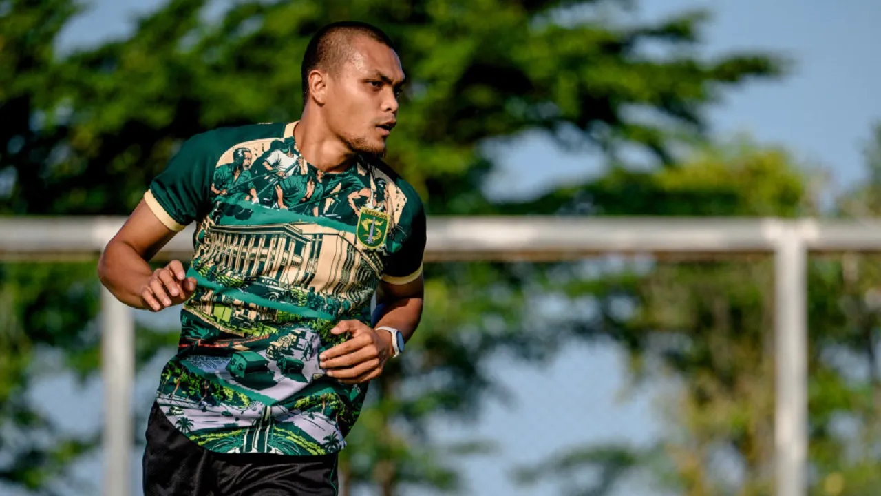 Gelandang senior Persebaya Surabaya, Rachmat Irianto