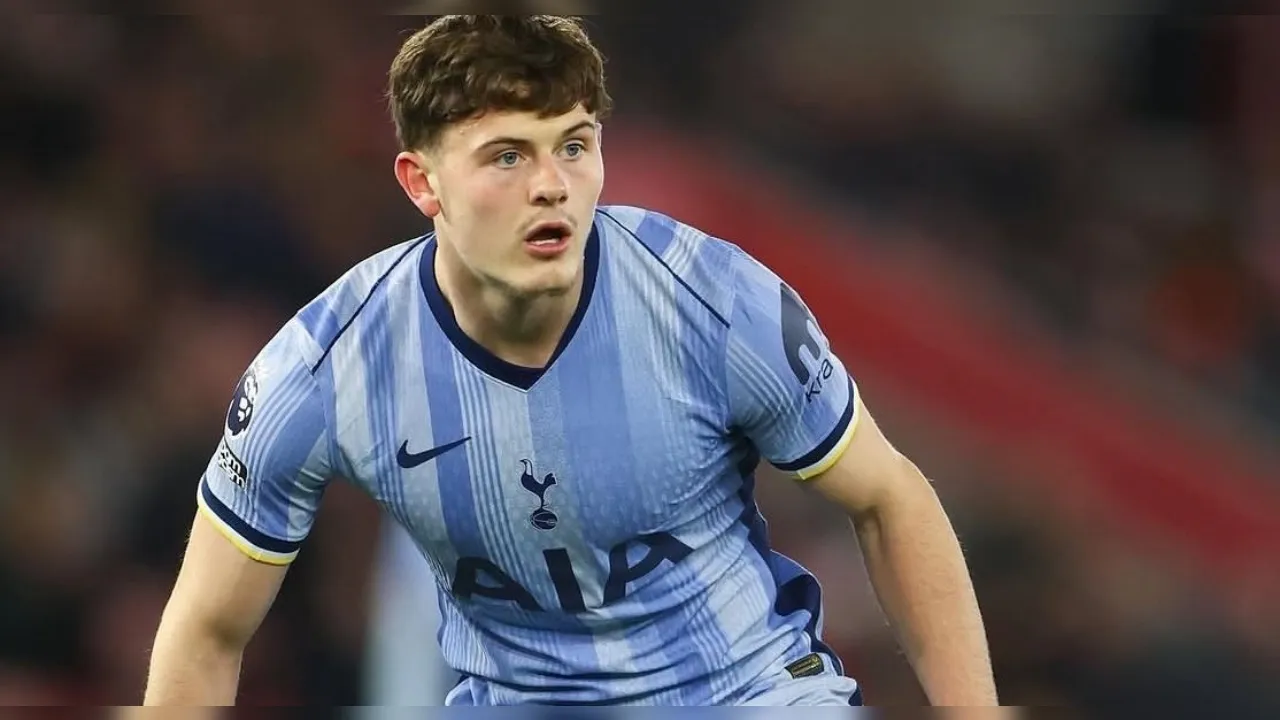Tottenham Tolak Tawaran Tiga Klub Untuk Striker Muda