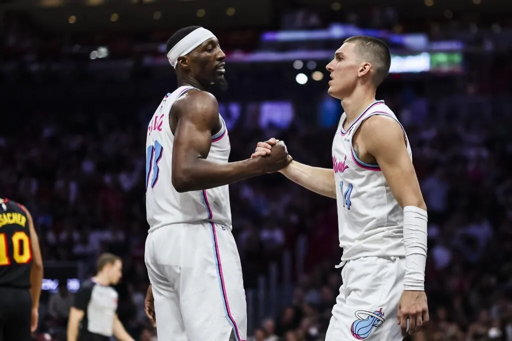 Tyler Herro Tak Gugat Bam Adebayo Usai Insiden Tonjokan - sumber: (mainbasket)