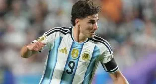 Barcelona Siapkan Rencana B jika Gagal Rekrut Julian Alvarez