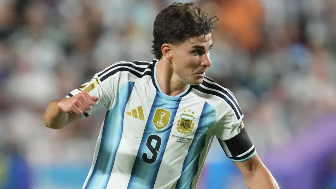 Barcelona Siapkan Rencana B jika Gagal Rekrut Julian Alvarez