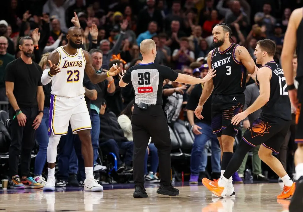 Brooks Ramalkan LeBron Gabung Warriors Musim Depan - sumber: (mainbasket)