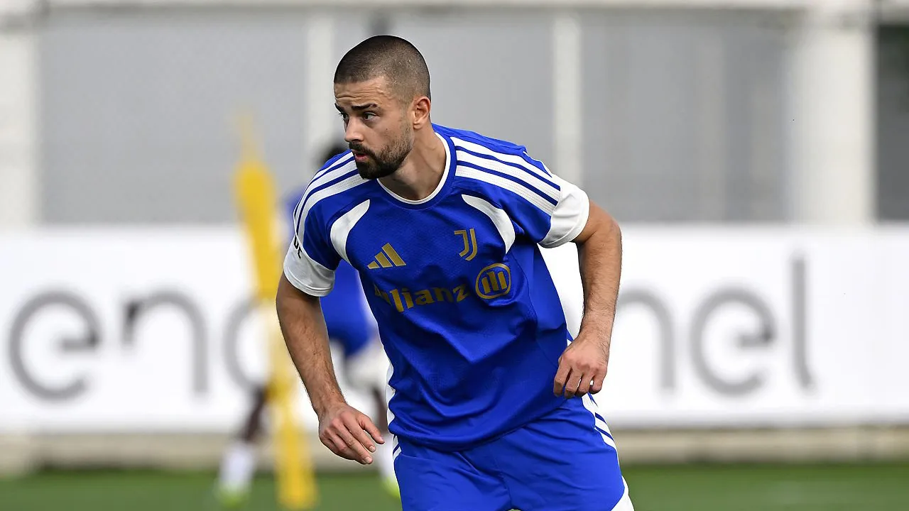 Everton Gigit Jari, Edon Zhegrova Pilih Bertahan di Juventus
