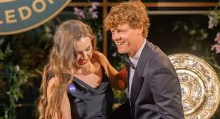 Jannik Sinner Tertawa Soal Sikap Sang Ibu dan Kegagalan Dalam Ujian SIM