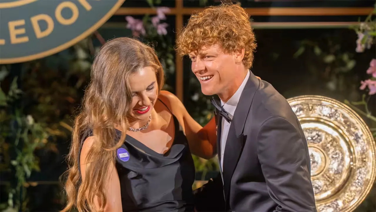 Jannik Sinner Tertawa Soal Sikap Sang Ibu dan Kegagalan Dalam Ujian SIM Di Pesta Wimbledon