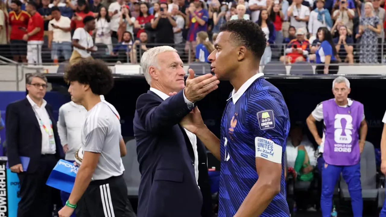 Kylian Mbappe dan Didier Deschamps