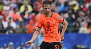 Musim Belum Dimulai, Frenkie de Jong Malah Sudah Cedera Serius