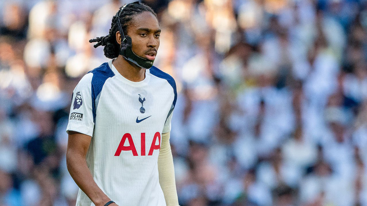 Tawaran Inter Diklaim Belum Cukup Bagi Spurs untuk Melepas Djed Spence