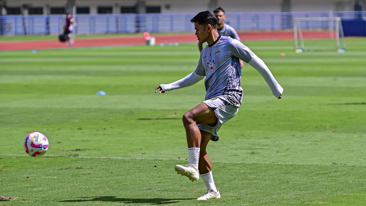 Tidak Masuk Rencana Tim Pelatih, Persib Lepas Dimas Drajad