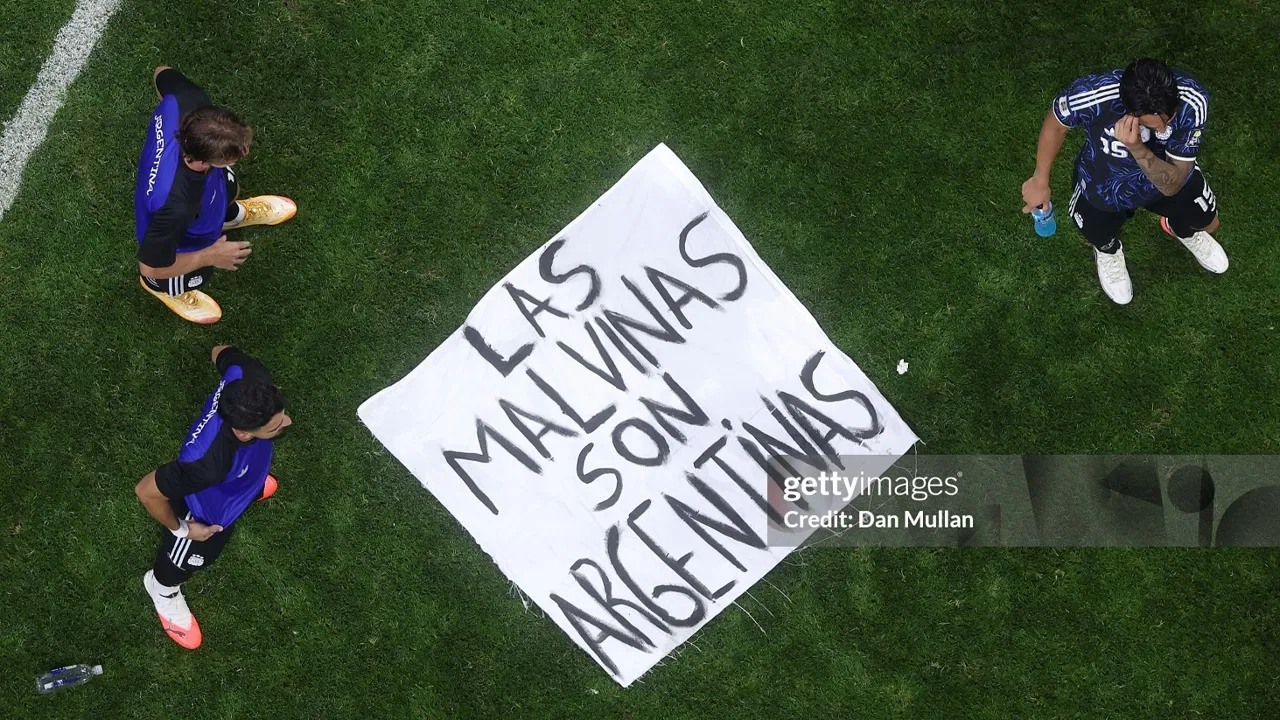 Argentina Diselidiki? Banner Malvinas Picu Sorotan usai Kalahkan Inggris