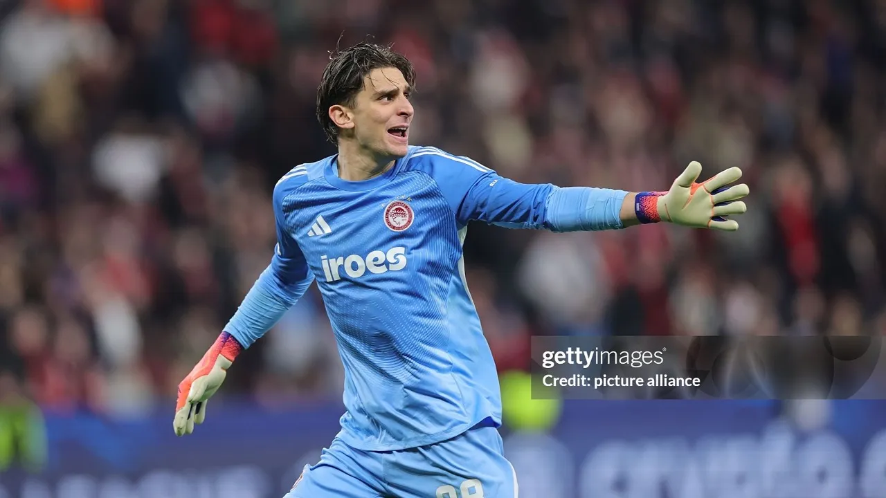 Aston Villa dan Leeds Berebut Tzolakis, Hull City Masih Terdepan