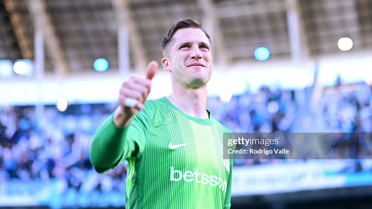 Aston Villa Pantau Facundo Cambeses untuk Gantikan Emi Martinez