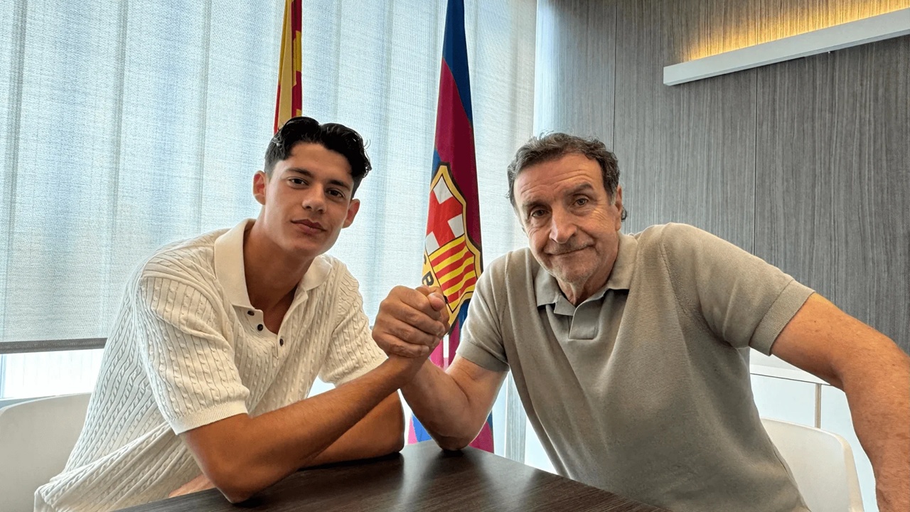 Barcelona Resmi Perpanjang Kontrak Alex Campos