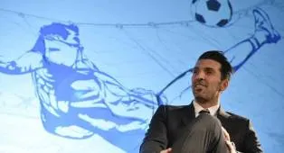 Paolo Maldini Bertekad Libatkan Gigi Buffon dalam Proyek Baru Timnas