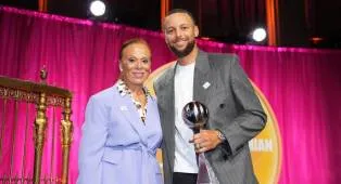 Stephen Curry Raih Penghargaan Kemanusiaan Muhammad Ali