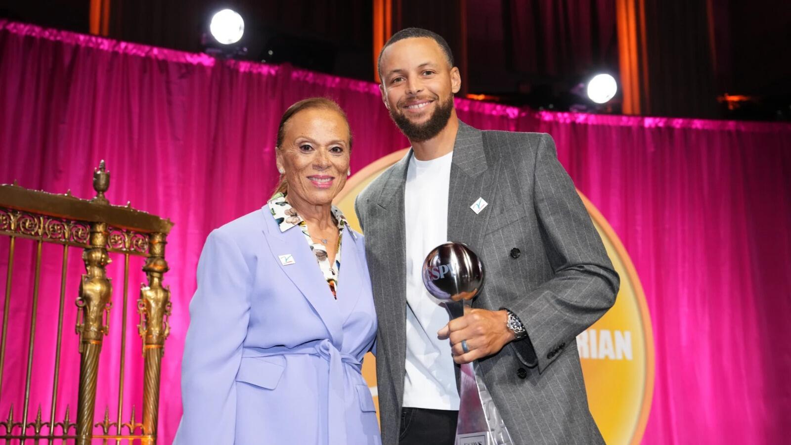 Stephen Curry Raih Penghargaan Kemanusiaan Muhammad Ali