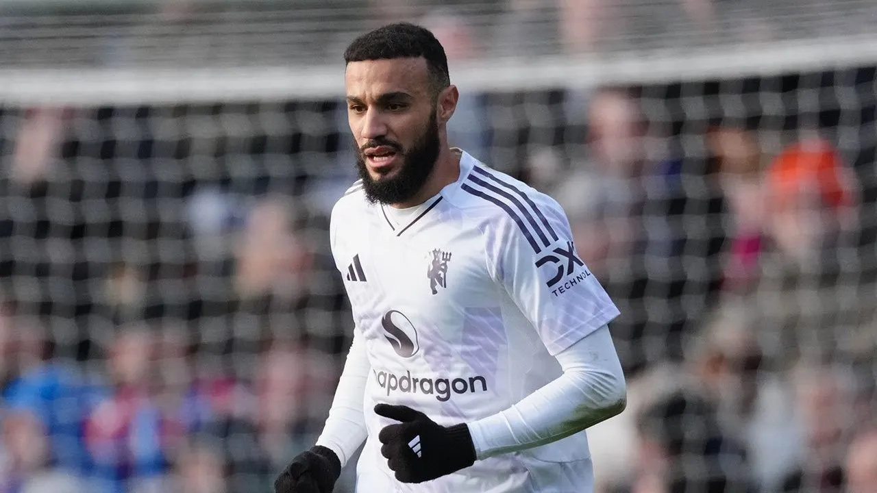 AC Milan Incar Noussair Mazraoui Sebagai Pengganti Pervis Estupinan