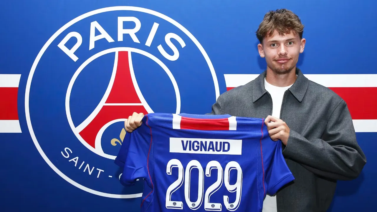 Arthur Vignaud Tanda Tangani Kontrak Profesional di PSG