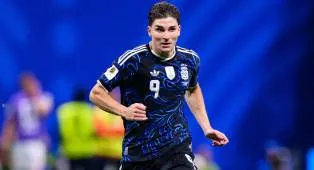 Atletico Madrid Tegaskan Julian Alvarez Tidak Akan Dijual ke Barcelona