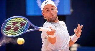 Casper Ruud Selamat Dari Gempuran Jaime Faria Di Gstaad