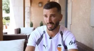 Jose Luis Gaya Sebut Kesuksesan Valencia Tergantung Performa Tim