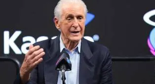 Pat Riley Beri Sinyal LeBron James Kembali ke Miami