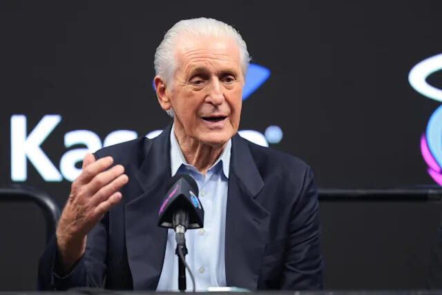 Pat Riley Beri Sinyal LeBron James Kembali ke Miami