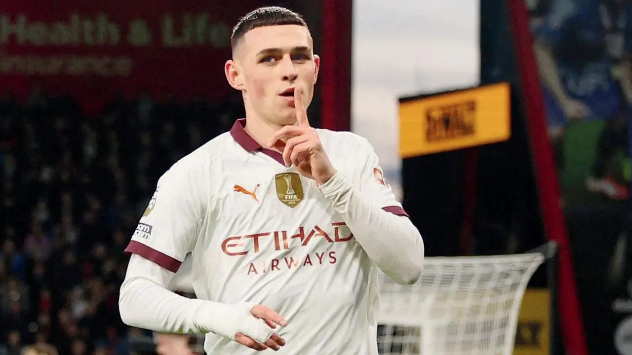 Phil Foden Jadi Mimpi AC Milan, Kepergian Leao Bisa Jadi Kuncinya