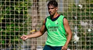 Raul Asencio Mulai Buka Pintu Keluar dari Real Madrid