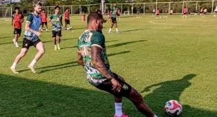 Tim Pelatih Persebaya Surabaya Puas Dengan Kondisi Fisik Pemain