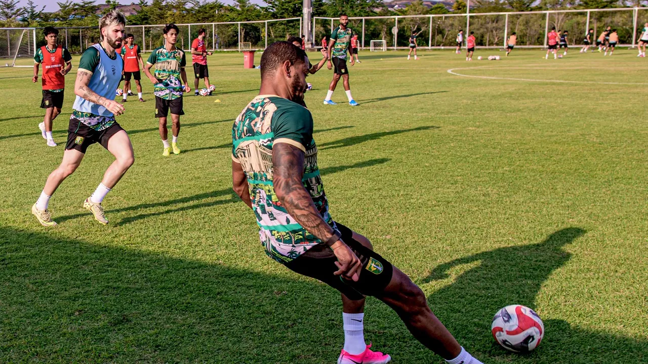 Latihan skuat Persebaya Surabaya