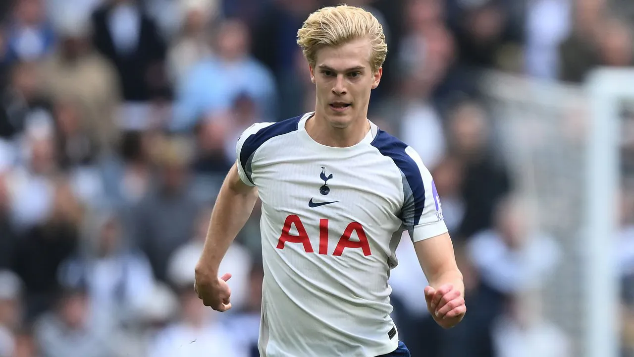 Tottenham Tolak Tawaran Nottingham Forest untuk Lucas Bergvall