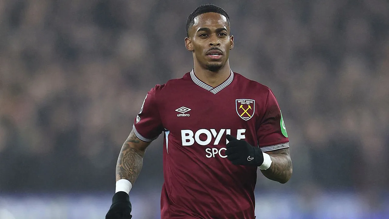 Agen Tawarkan Crysencio Summerville ke MU dan Aston Villa