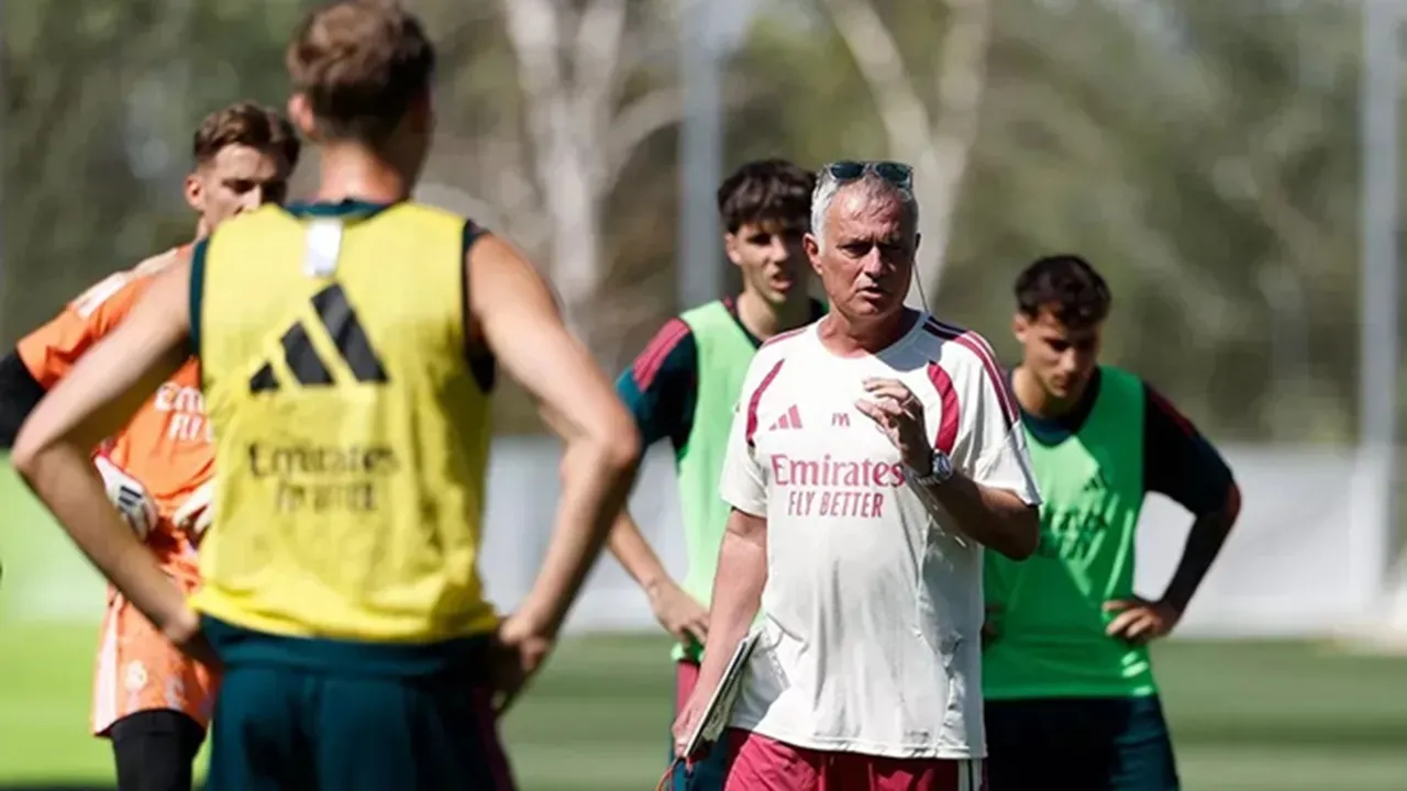 Jose Mourinho Masih Harus Menunggu Sebelum Beli Pemain Lagi