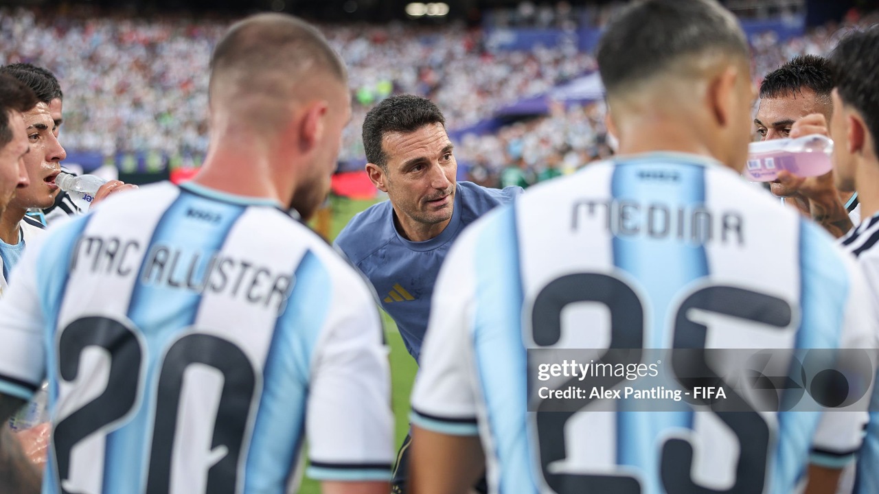 Lionel Scaloni Nilai Spanyol Punya Gaya Bermain Mirip Argentina